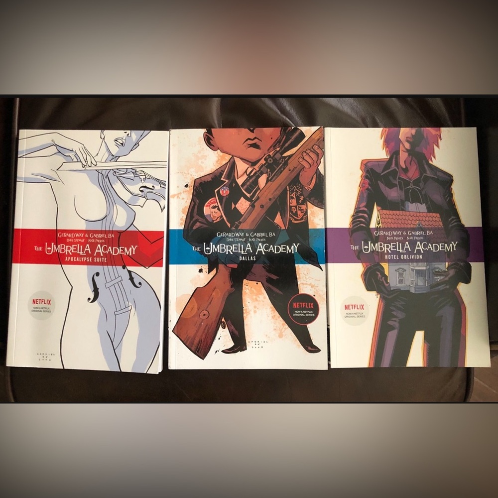 The Umbrella Academy Graphic Novel Set